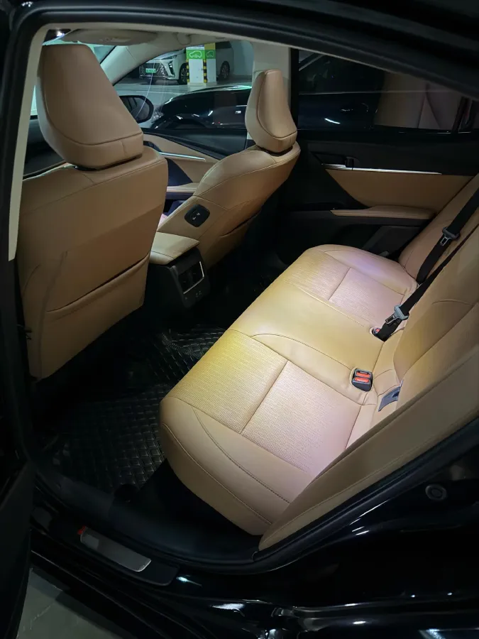 2024 Toyota Camry 2.0L 152HP L4 E-CVT Hybrid,autocango,china used car exporter,china ev exporter,chinese used car exporter,chinese used ev exporter