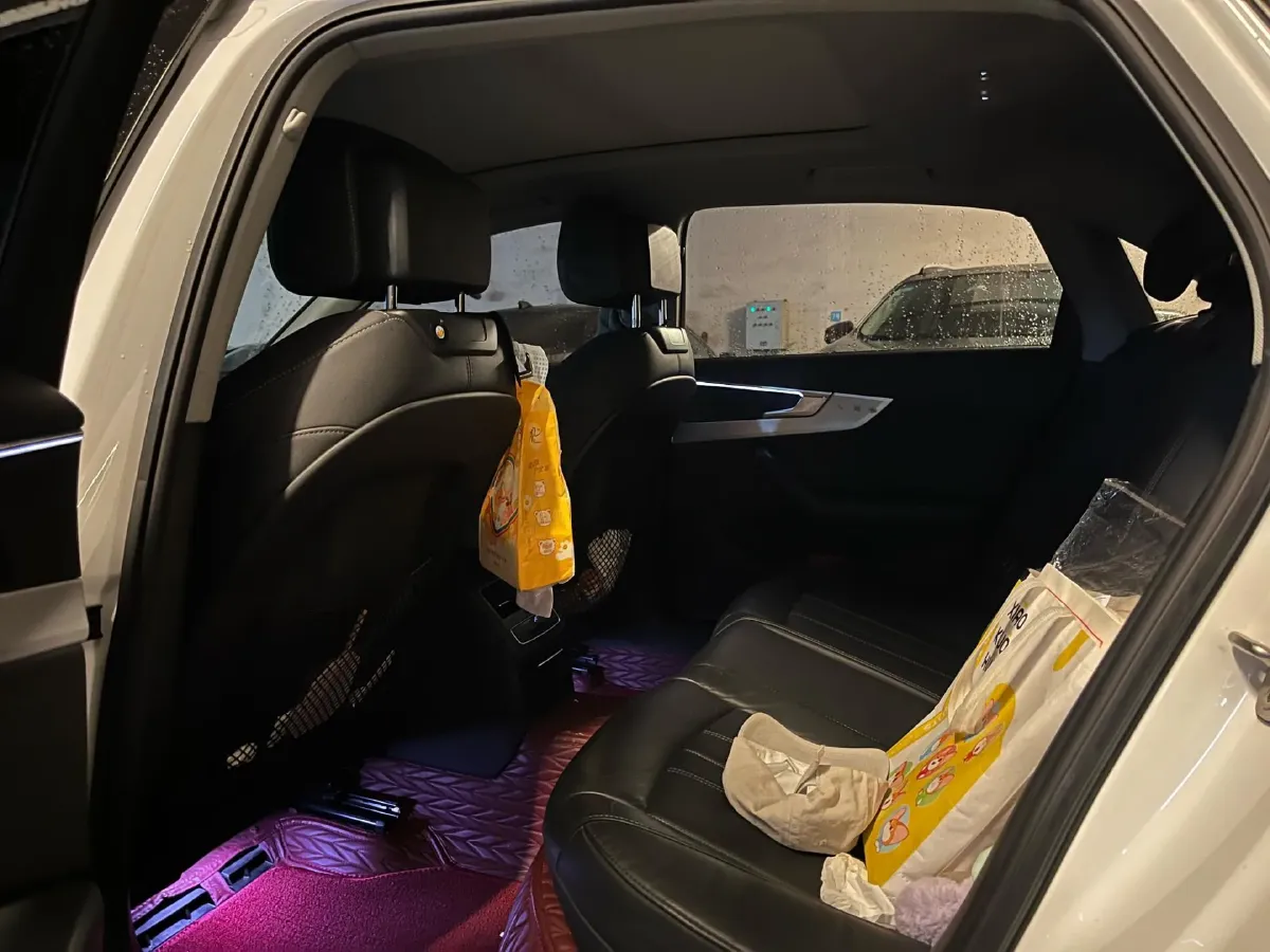 2021 Audi A4L 2.0T 190HP L4 7DCT,autocango,china used car exporter,china ev exporter,chinese used car exporter,chinese used ev exporter