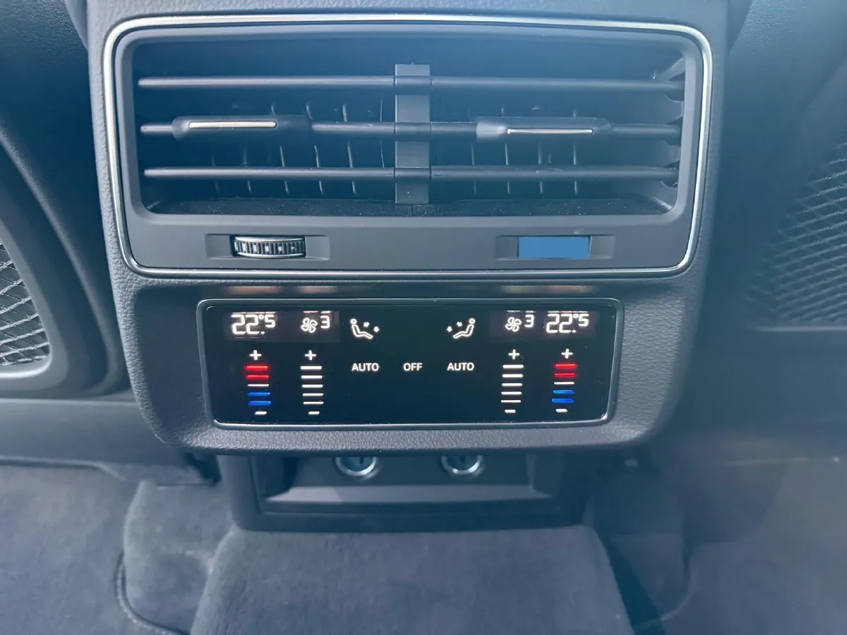 2024 Audi SQ7 4.0T 507HP V8 8AT,autocango,china used car exporter,china ev exporter,chinese used car exporter,chinese used ev exporter