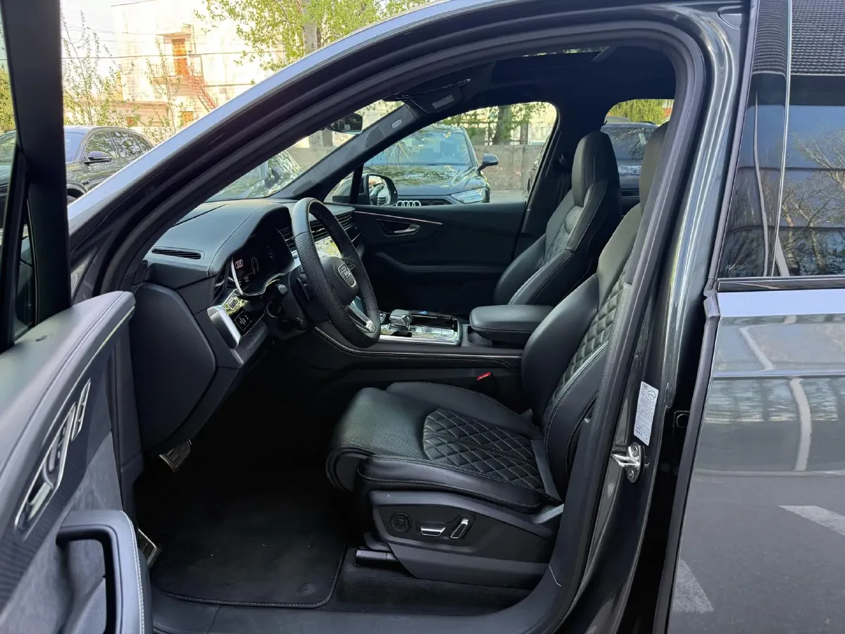 2024 Audi SQ7 4.0T 507HP V8 8AT,autocango,china used car exporter,china ev exporter,chinese used car exporter,chinese used ev exporter