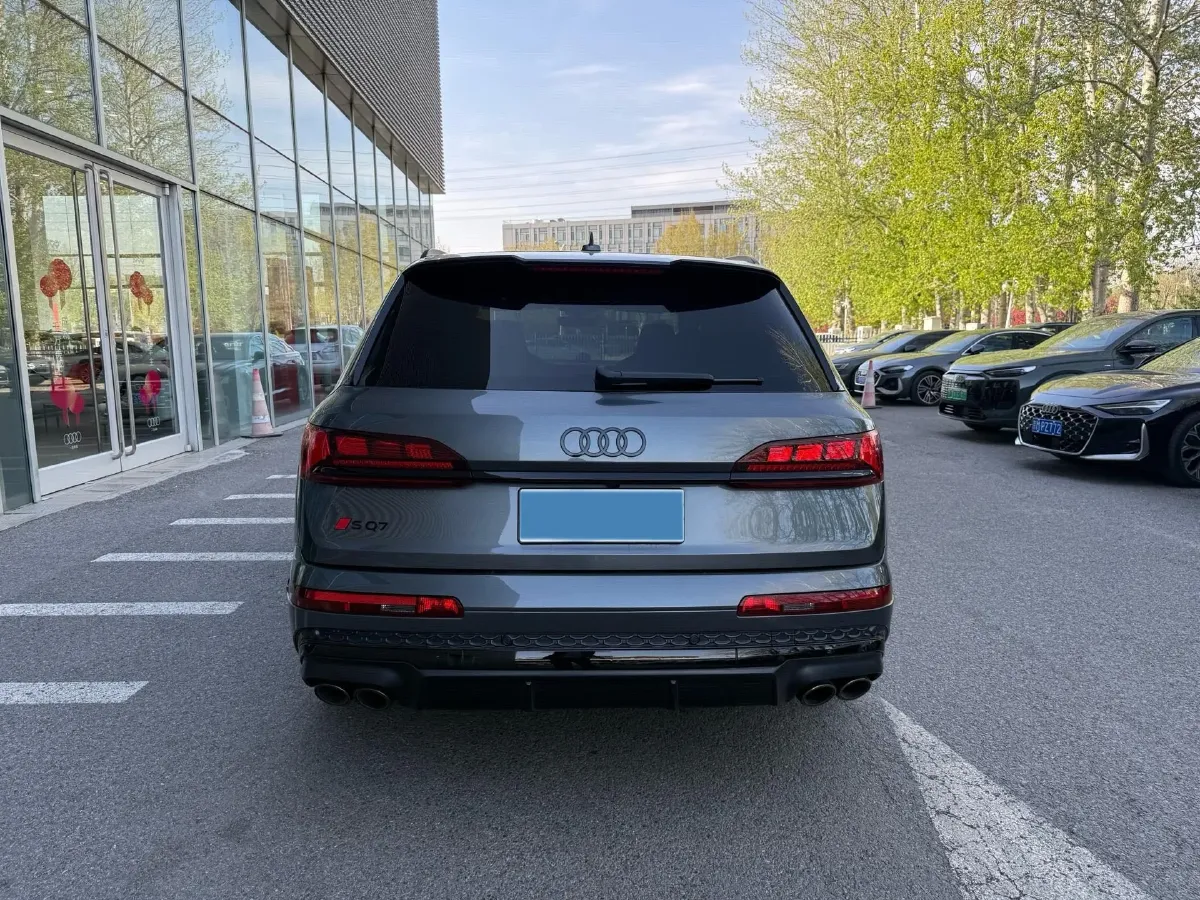 2024 Audi SQ7 4.0T 507HP V8 8AT,autocango,china used car exporter,china ev exporter,chinese used car exporter,chinese used ev exporter