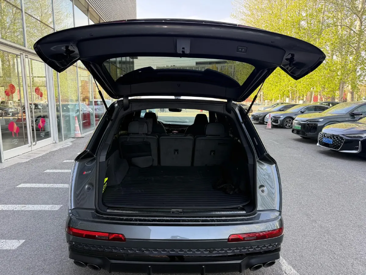 2024 Audi SQ7 4.0T 507HP V8 8AT,autocango,china used car exporter,china ev exporter,chinese used car exporter,chinese used ev exporter