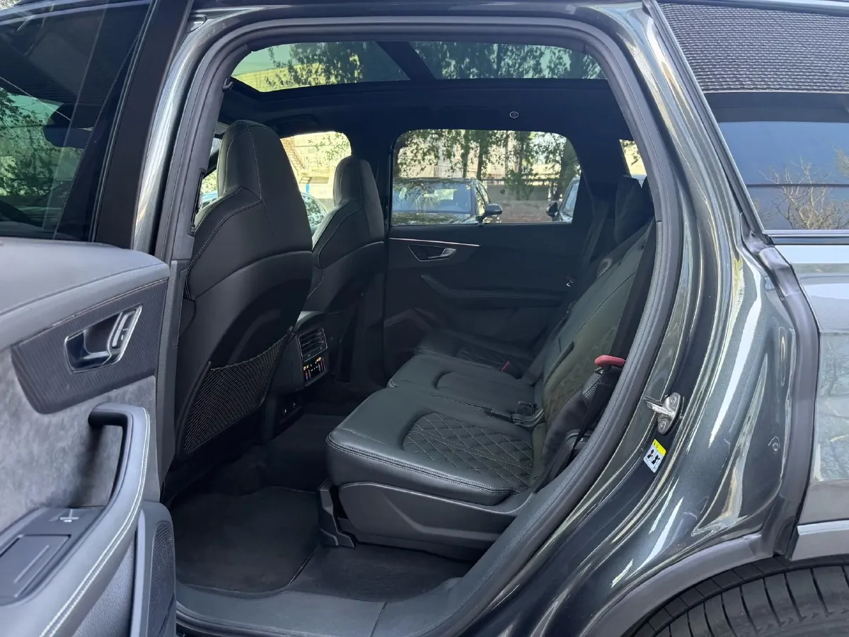 2024 Audi SQ7 4.0T 507HP V8 8AT,autocango,china used car exporter,china ev exporter,chinese used car exporter,chinese used ev exporter