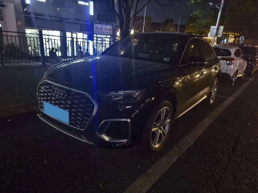2021 Audi Q5L Sportback 2.0T 190HP L4 7DCT,autocango,china used car exporter,china ev exporter,chinese used car exporter,chinese used ev exporter