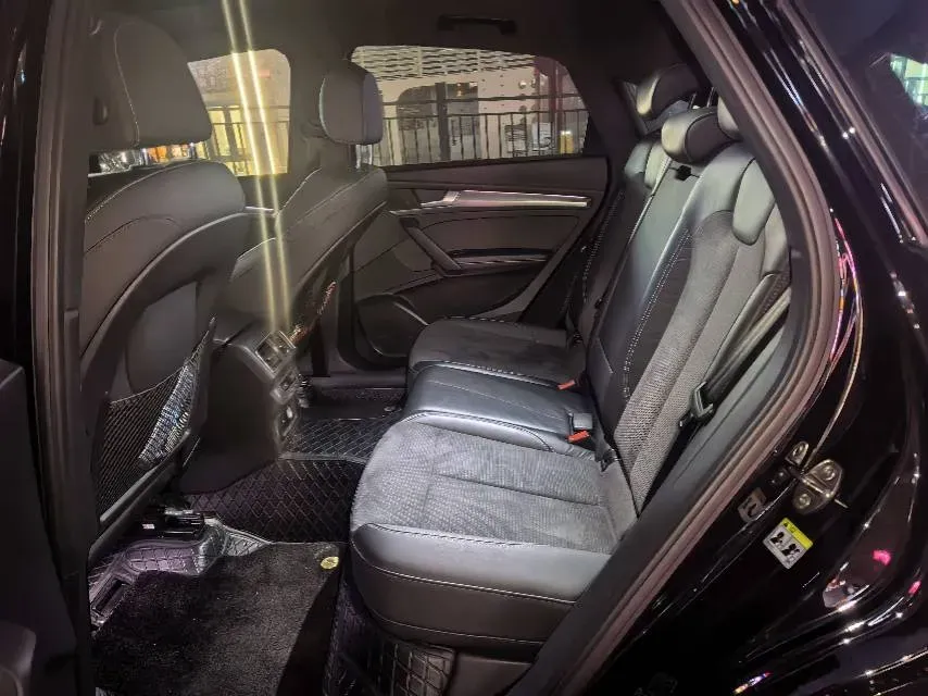 2021 Audi Q5L Sportback 2.0T 190HP L4 7DCT,autocango,china used car exporter,china ev exporter,chinese used car exporter,chinese used ev exporter