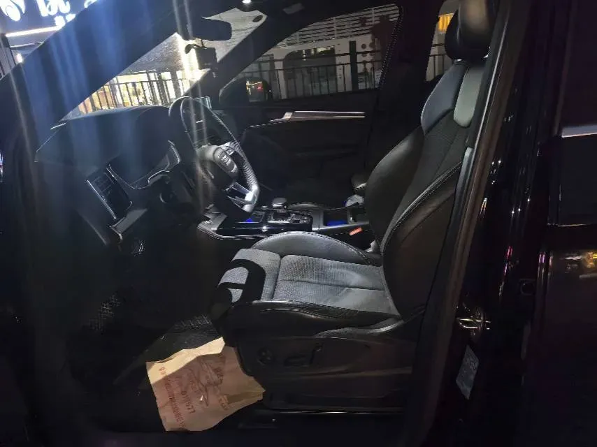 2021 Audi Q5L Sportback 2.0T 190HP L4 7DCT,autocango,china used car exporter,china ev exporter,chinese used car exporter,chinese used ev exporter