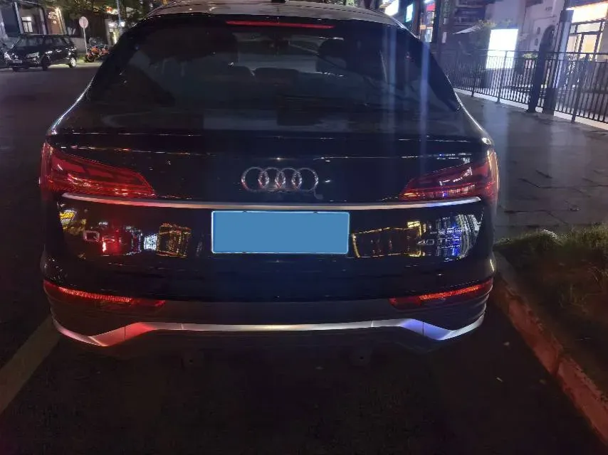 2021 Audi Q5L Sportback 2.0T 190HP L4 7DCT,autocango,china used car exporter,china ev exporter,chinese used car exporter,chinese used ev exporter