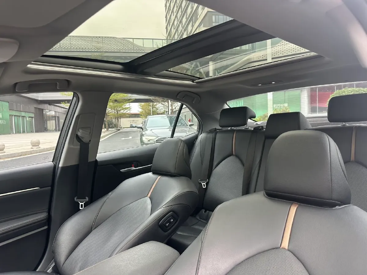 2021 Toyota Camry 2.5L 209HP L4 8AT,autocango,china used car exporter,china ev exporter,chinese used car exporter,chinese used ev exporter