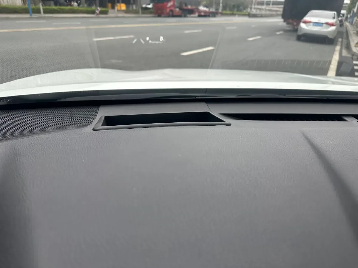 2021 Toyota Camry 2.5L 209HP L4 8AT,autocango,china used car exporter,china ev exporter,chinese used car exporter,chinese used ev exporter