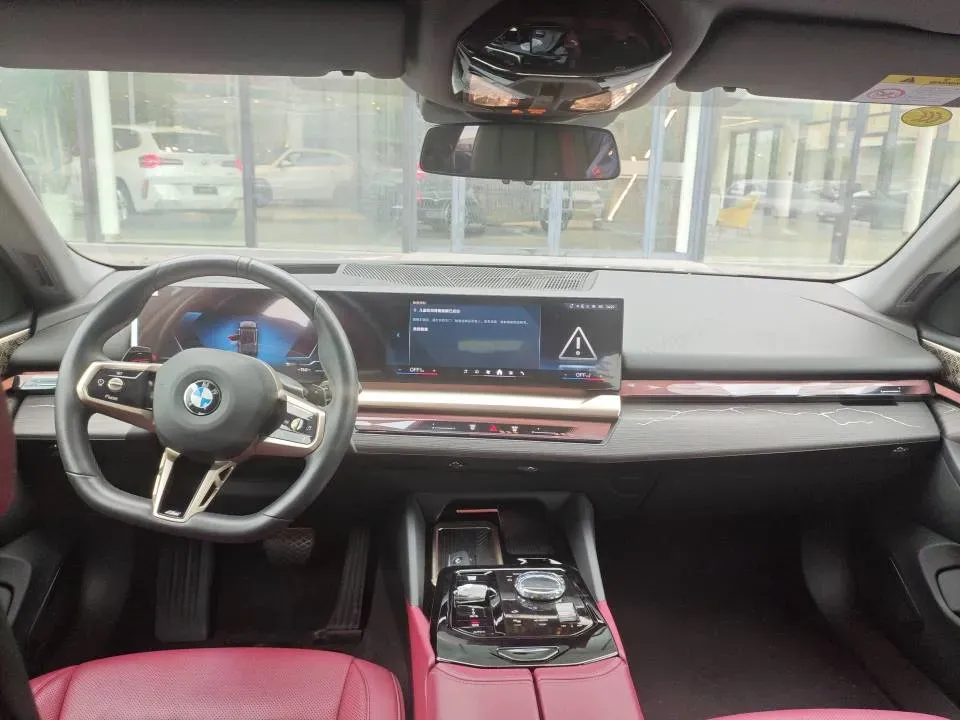 2025 BMW 5 Series 2.0T 258HP L4 8AT,autocango,china used car exporter,china ev exporter,chinese used car exporter,chinese used ev exporter