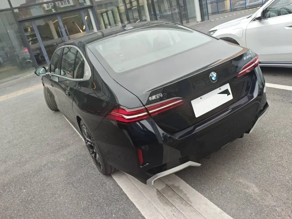 2025 BMW 5 Series 2.0T 258HP L4 8AT,autocango,china used car exporter,china ev exporter,chinese used car exporter,chinese used ev exporter