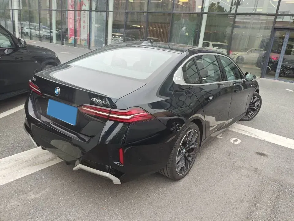 2025 BMW 5 Series 2.0T 258HP L4 8AT,autocango,china used car exporter,china ev exporter,chinese used car exporter,chinese used ev exporter