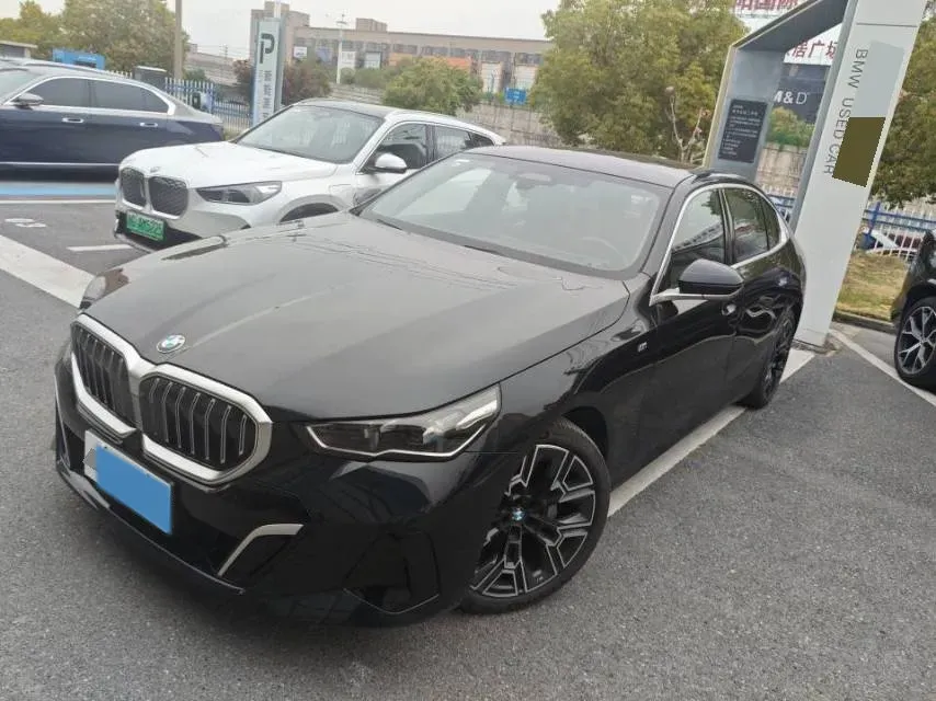 2025 BMW 5 Series 2.0T 258HP L4 8AT,autocango,china used car exporter,china ev exporter,chinese used car exporter,chinese used ev exporter