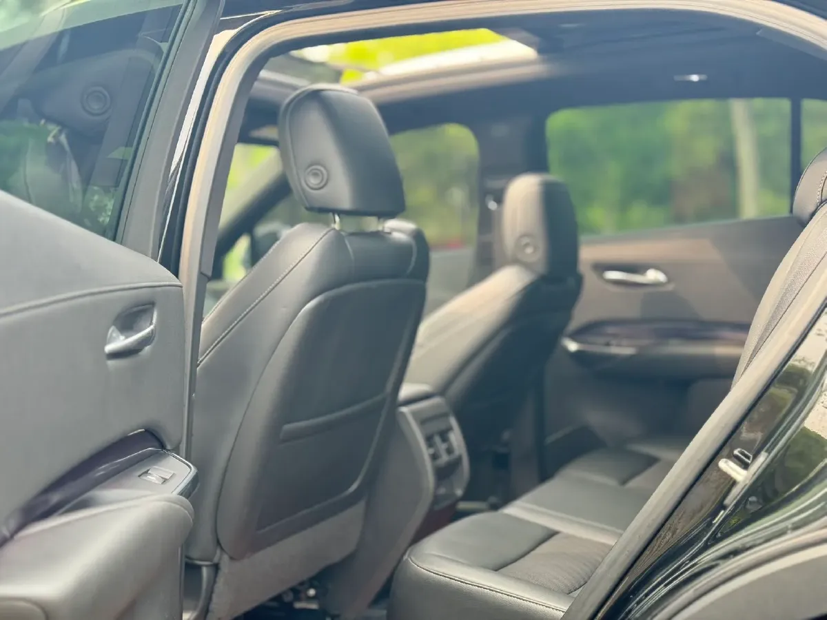 2022 Cadillac XT4 2.0T 237HP L4 9AT,autocango,china used car exporter,china ev exporter,chinese used car exporter,chinese used ev exporter