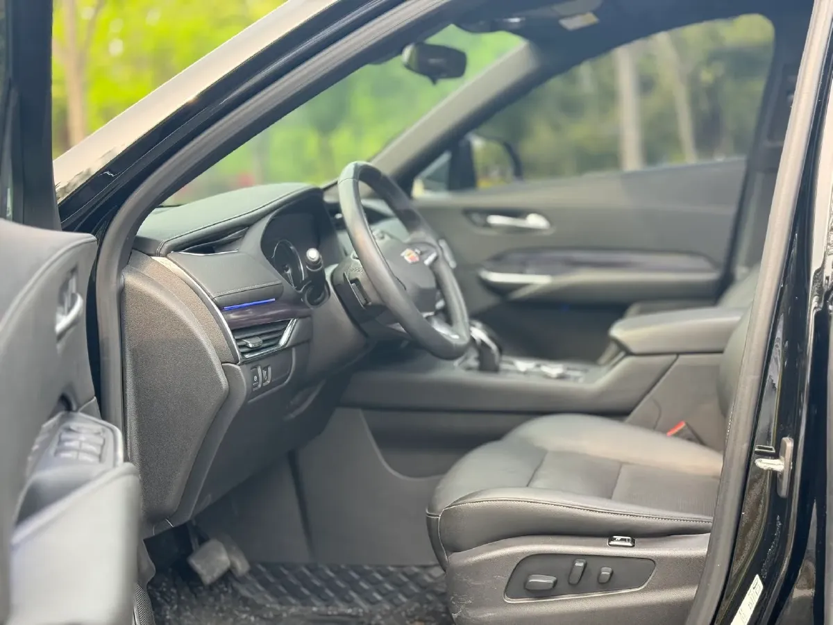 2022 Cadillac XT4 2.0T 237HP L4 9AT,autocango,china used car exporter,china ev exporter,chinese used car exporter,chinese used ev exporter