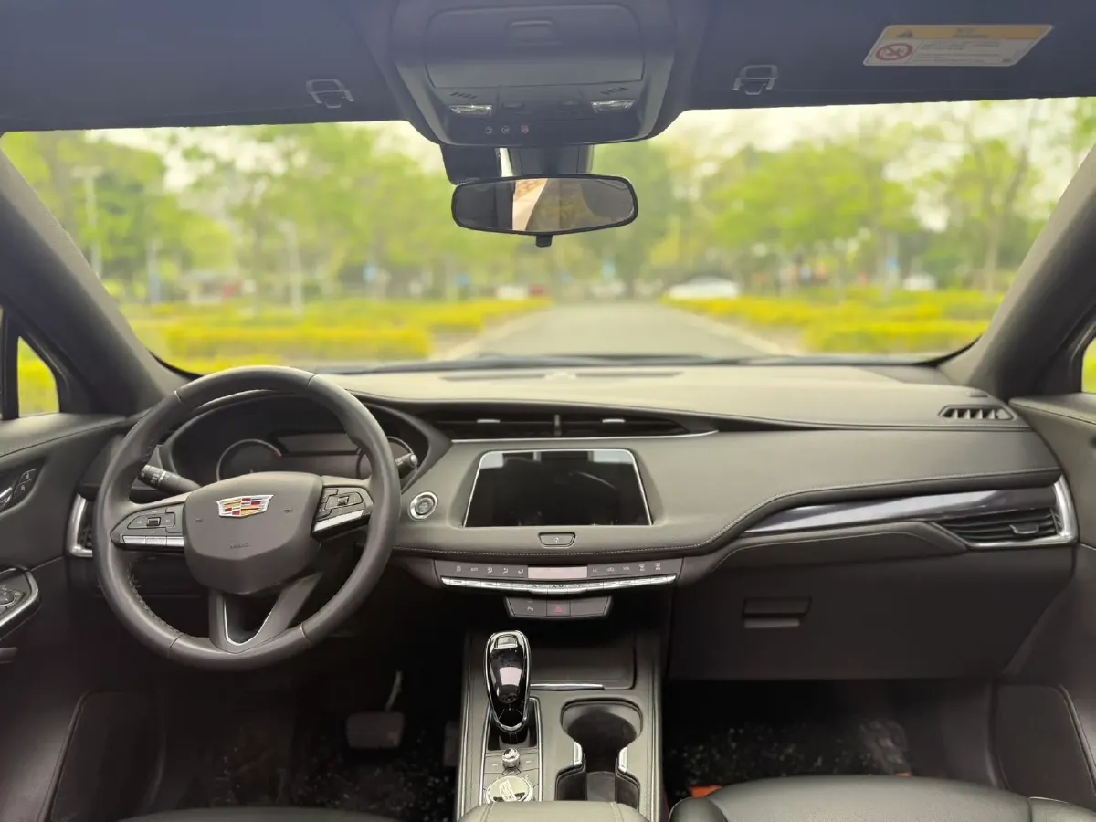 2022 Cadillac XT4 2.0T 237HP L4 9AT,autocango,china used car exporter,china ev exporter,chinese used car exporter,chinese used ev exporter