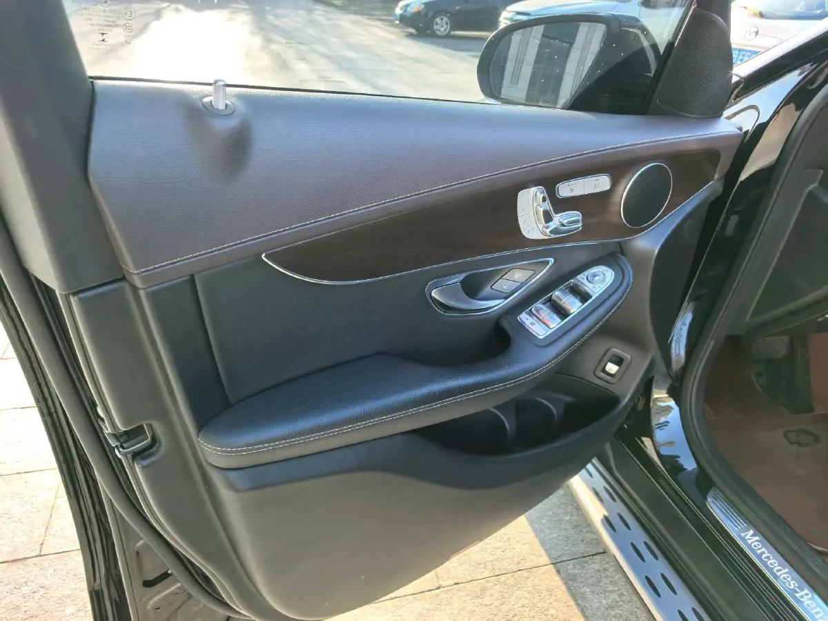 2021 Mercedes-Benz GLC Class 2.0T 197HP L4 9AT,autocango,china used car exporter,china ev exporter,chinese used car exporter,chinese used ev exporter