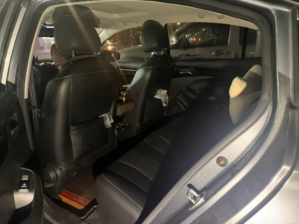 2021 Roewe i5 1.5L 120HP L4 CVT,autocango,china used car exporter,china ev exporter,chinese used car exporter,chinese used ev exporter