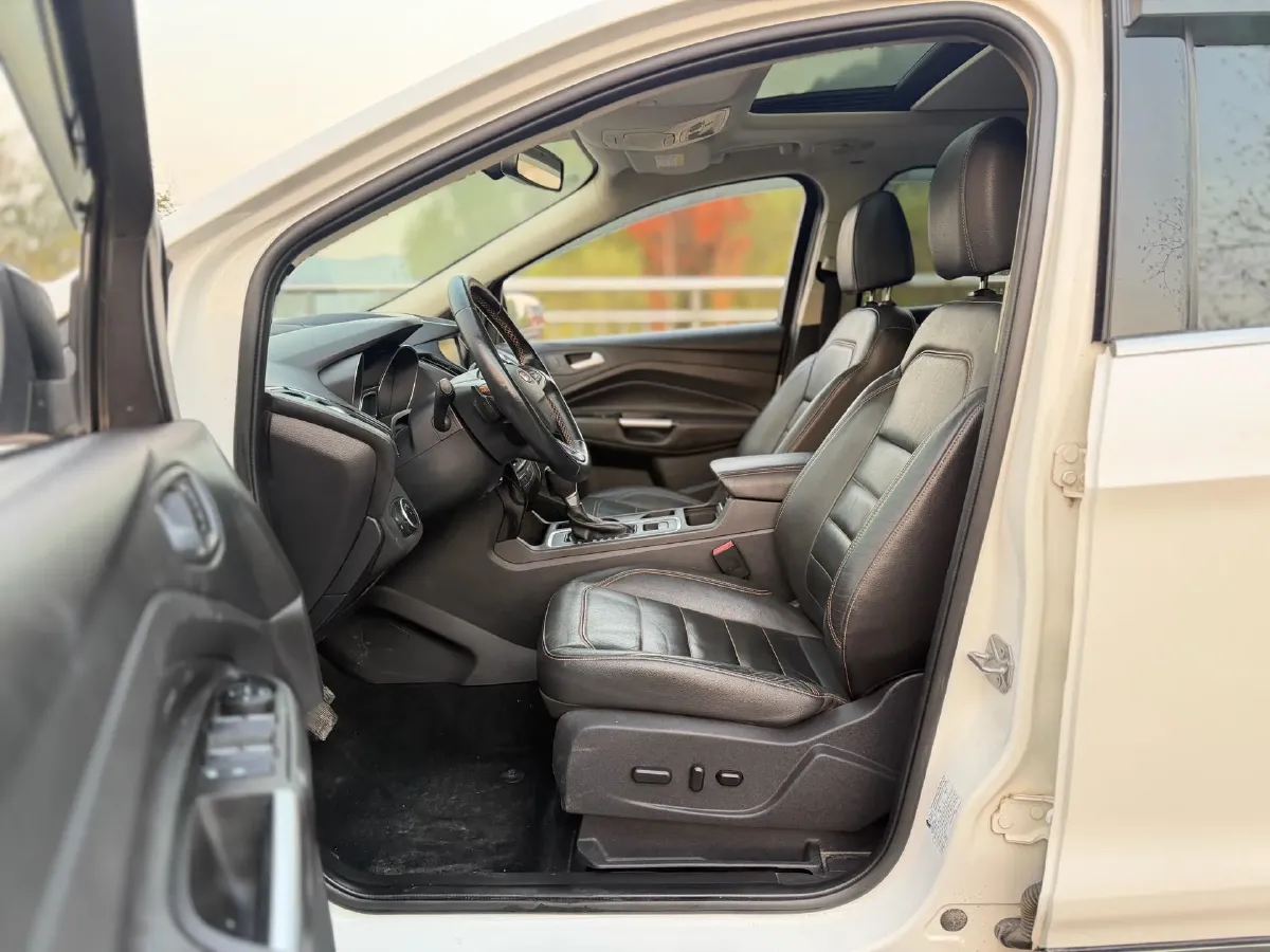 2017 Infiniti QX30 2.0T 211HP L4 7DCT,autocango,china used car exporter,china ev exporter,chinese used car exporter,chinese used ev exporter