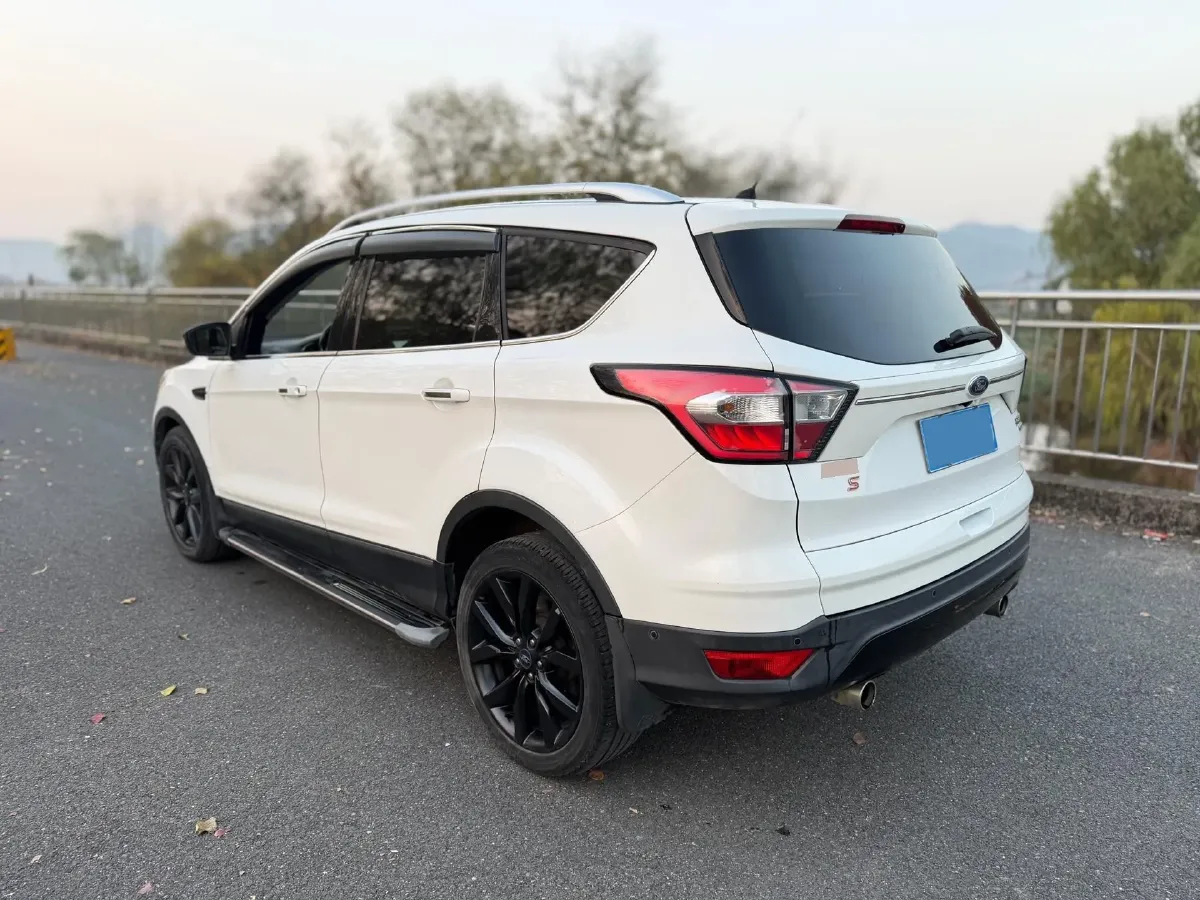 2017 Infiniti QX30 2.0T 211HP L4 7DCT,autocango,china used car exporter,china ev exporter,chinese used car exporter,chinese used ev exporter