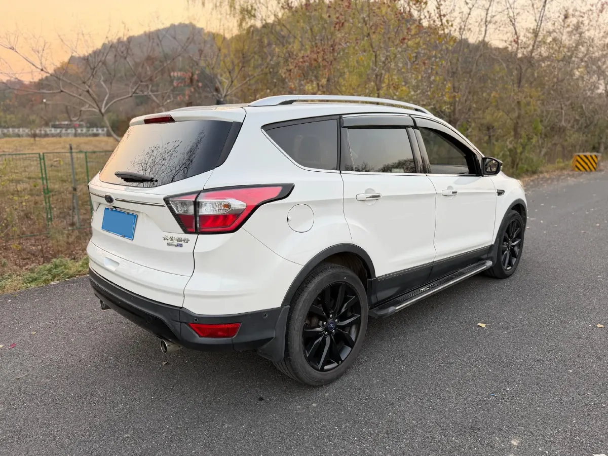 2017 Infiniti QX30 2.0T 211HP L4 7DCT,autocango,china used car exporter,china ev exporter,chinese used car exporter,chinese used ev exporter