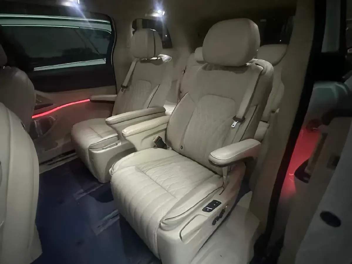 2022 Voyah Dream 1.5T 136HP L4 PHEV 25.57KWH,autocango,china used car exporter,china ev exporter,chinese used car exporter,chinese used ev exporter