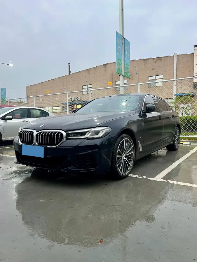 2022 BMW 5 Series 2.0T 252HP L4 8AT,autocango,china used car exporter,china ev exporter,chinese used car exporter,chinese used ev exporter
