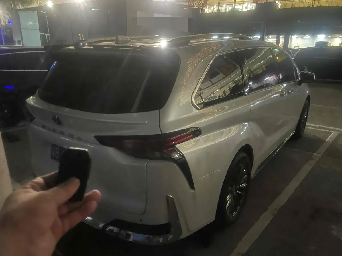 2024 Toyota Sienna 2.5L 189HP L4 E-CVT Hybrid,autocango,china used car exporter,china ev exporter,chinese used car exporter,chinese used ev exporter