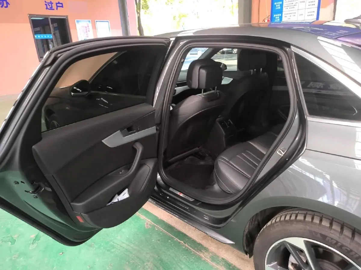 2020 Audi A4L 2.0T 190HP L4 7DCT,autocango,china used car exporter,china ev exporter,chinese used car exporter,chinese used ev exporter