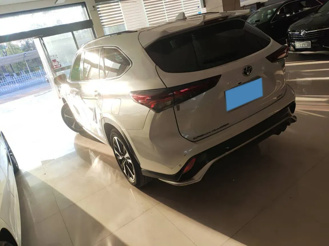 2023 Toyota Crown Kluger 2.5L 189HP L4 E-CVT Hybrid,autocango,china used car exporter,china ev exporter,chinese used car exporter,chinese used ev exporter