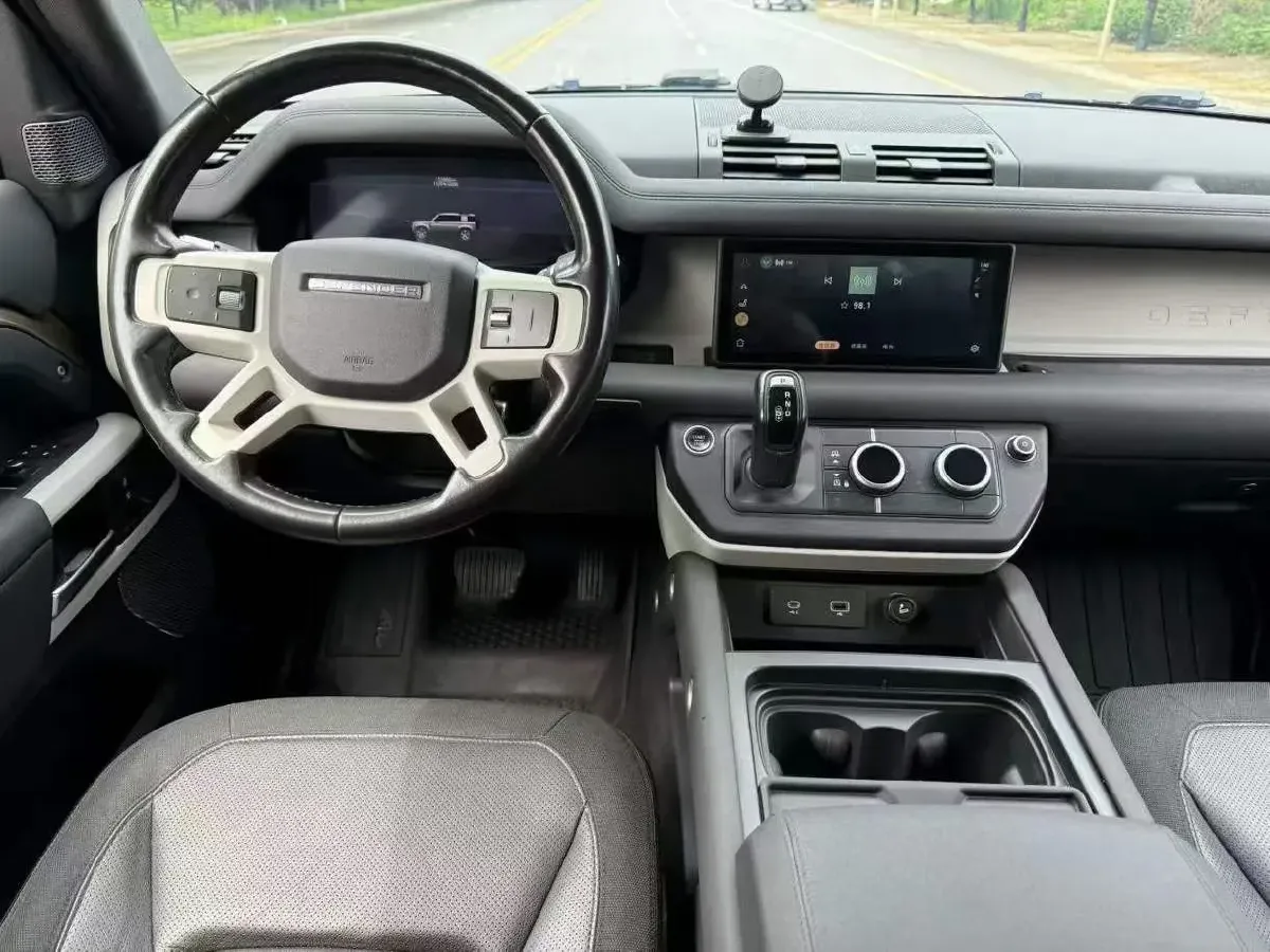2020 Land Rover Defender 3.0T 400HP L6 8AT,autocango,china used car exporter,china ev exporter,chinese used car exporter,chinese used ev exporter