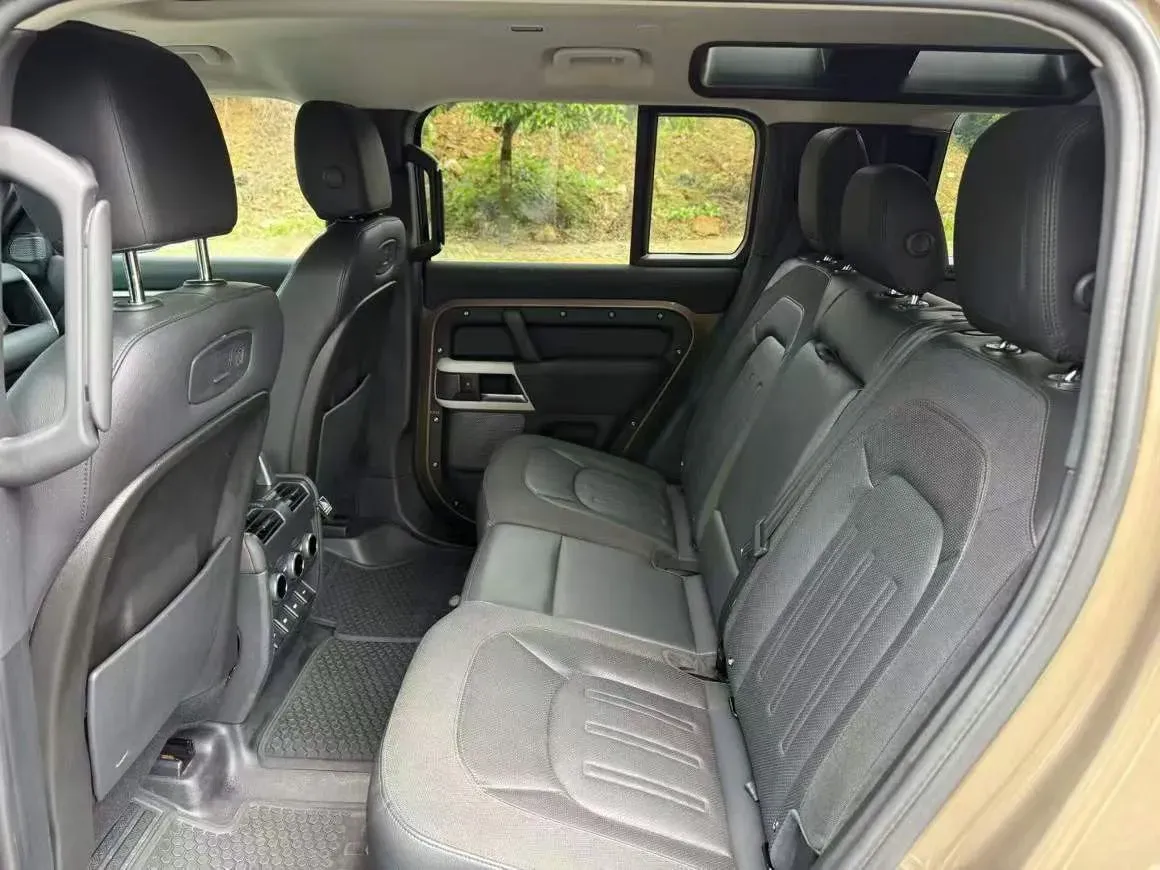2020 Land Rover Defender 3.0T 400HP L6 8AT,autocango,china used car exporter,china ev exporter,chinese used car exporter,chinese used ev exporter