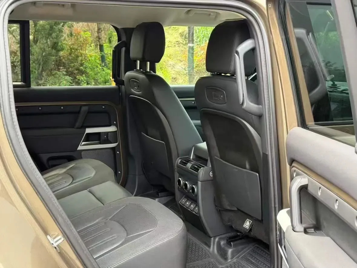 2020 Land Rover Defender 3.0T 400HP L6 8AT,autocango,china used car exporter,china ev exporter,chinese used car exporter,chinese used ev exporter