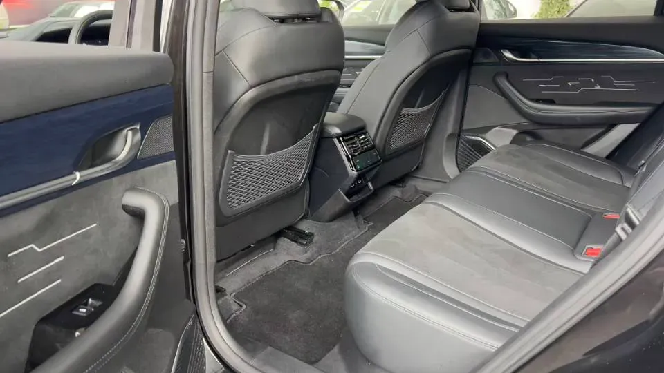 2024 Geely Monjaro 2.0T 238HP L4 8AT,autocango,china used car exporter,china ev exporter,chinese used car exporter,chinese used ev exporter