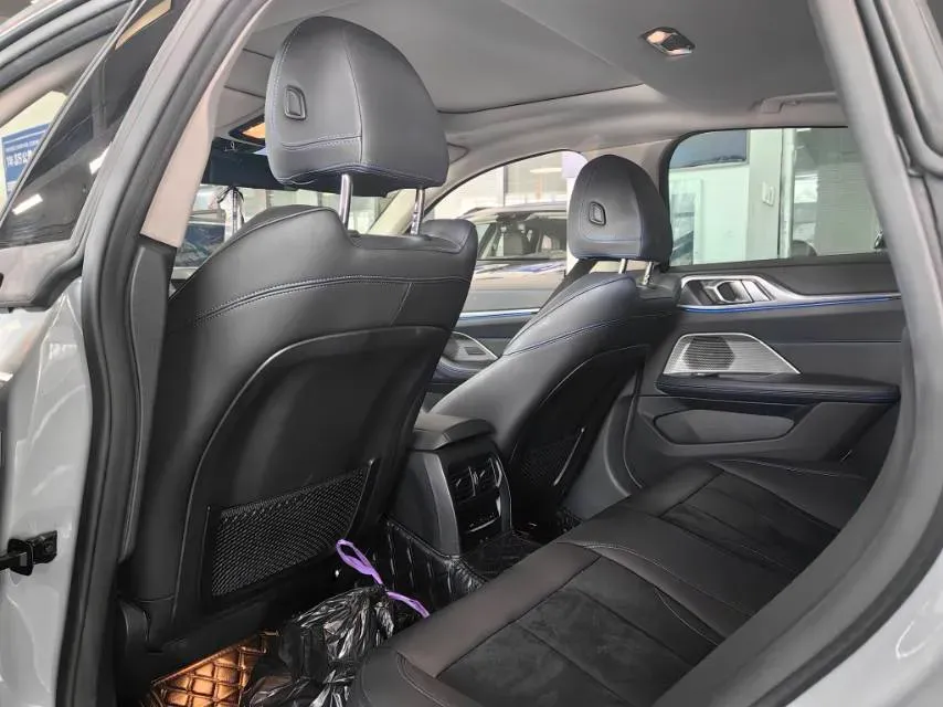 2022 BMW 8 Series 3.0T 333HP L6 8AT,autocango,china used car exporter,china ev exporter,chinese used car exporter,chinese used ev exporter