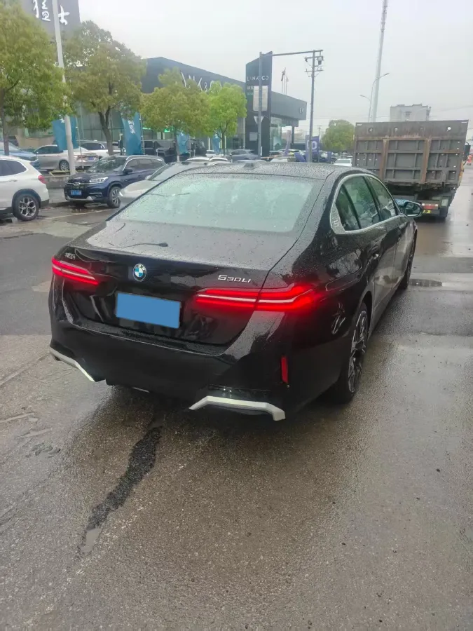 2024 BMW 5 Series 2.0T 258HP L4 8AT,autocango,china used car exporter,china ev exporter,chinese used car exporter,chinese used ev exporter