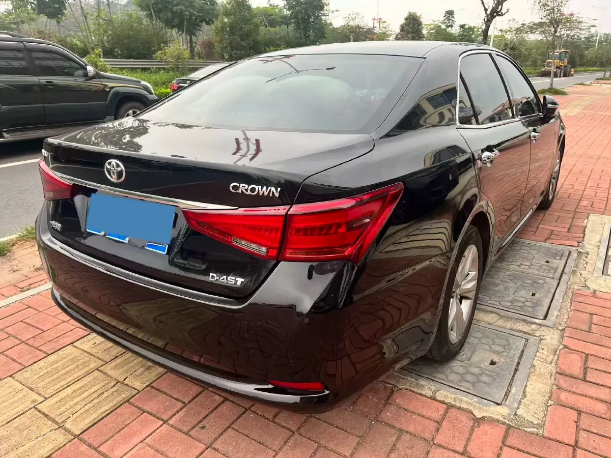 2015 Toyota Crown 2.0T 235HP L4 8AT,autocango,china used car exporter,china ev exporter,chinese used car exporter,chinese used ev exporter