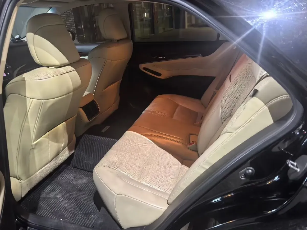 2015 Toyota Crown 2.0T 235HP L4 8AT,autocango,china used car exporter,china ev exporter,chinese used car exporter,chinese used ev exporter