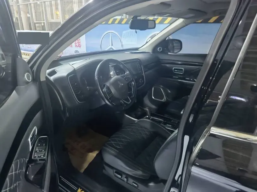 2021 Mitsubishi Outlander 2.0L 166HP L4 CVT,autocango,china used car exporter,china ev exporter,chinese used car exporter,chinese used ev exporter