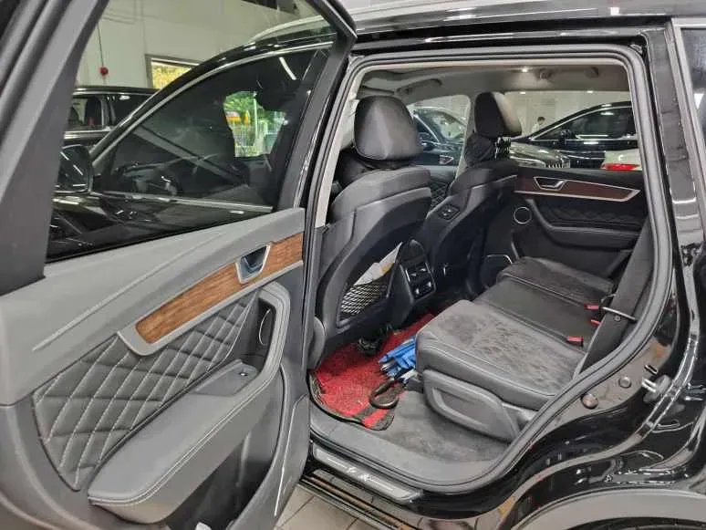 2022 HongQi HS7 2.0T 252HP L4 7DCT,autocango,china used car exporter,china ev exporter,chinese used car exporter,chinese used ev exporter