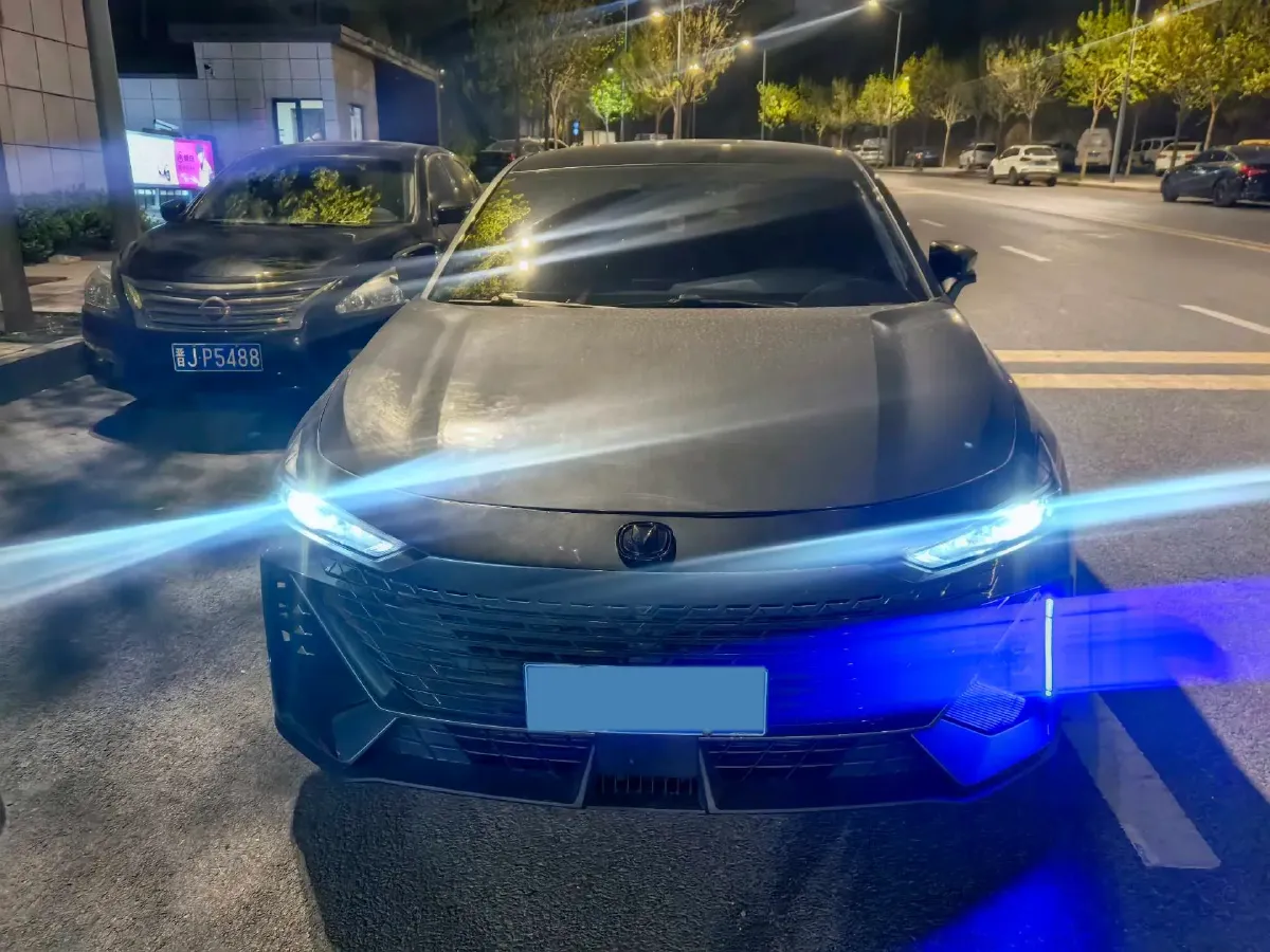 2022 ChangAn UNI-V 1.5T 188HP L4 7DCT,autocango,china used car exporter,china ev exporter,chinese used car exporter,chinese used ev exporter