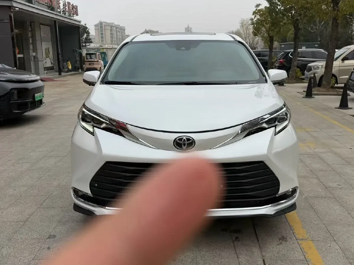2024 Toyota Sienna 2.5L 189HP L4 E-CVT Hybrid,autocango,china used car exporter,china ev exporter,chinese used car exporter,chinese used ev exporter