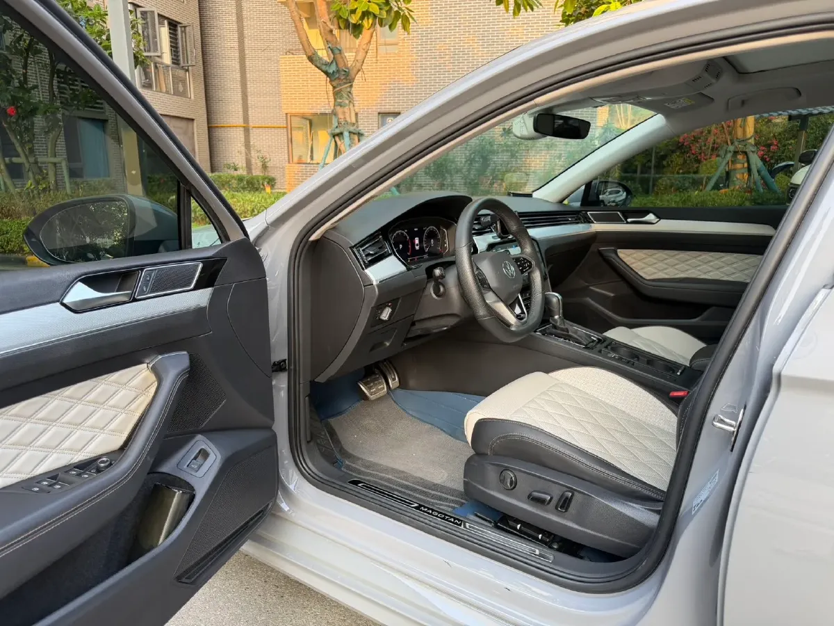 2020 Volkswagen Magotan 2.0T 186HP L4 7DCT,autocango,china used car exporter,china ev exporter,chinese used car exporter,chinese used ev exporter