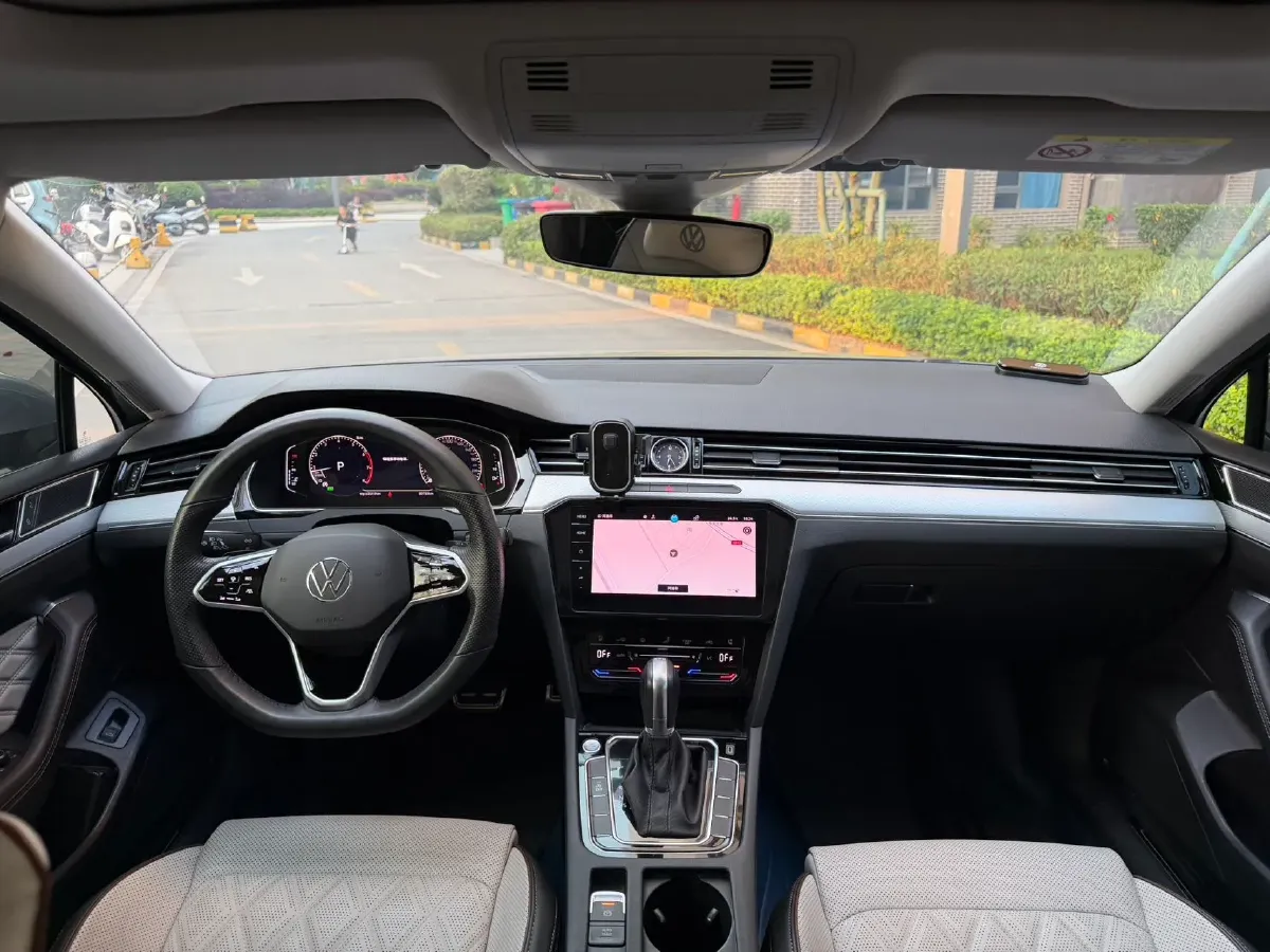 2020 Volkswagen Magotan 2.0T 186HP L4 7DCT,autocango,china used car exporter,china ev exporter,chinese used car exporter,chinese used ev exporter