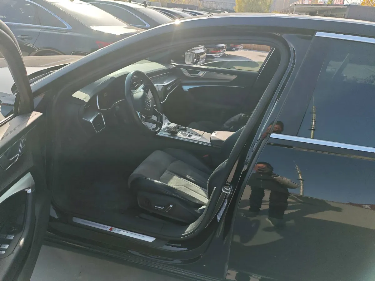 2023 Audi A6L 2.0T 245HP L4 7DCT,autocango,china used car exporter,china ev exporter,chinese used car exporter,chinese used ev exporter