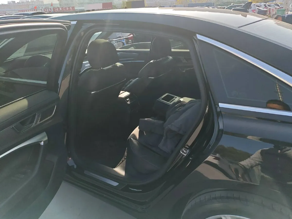 2023 Audi A6L 2.0T 245HP L4 7DCT,autocango,china used car exporter,china ev exporter,chinese used car exporter,chinese used ev exporter