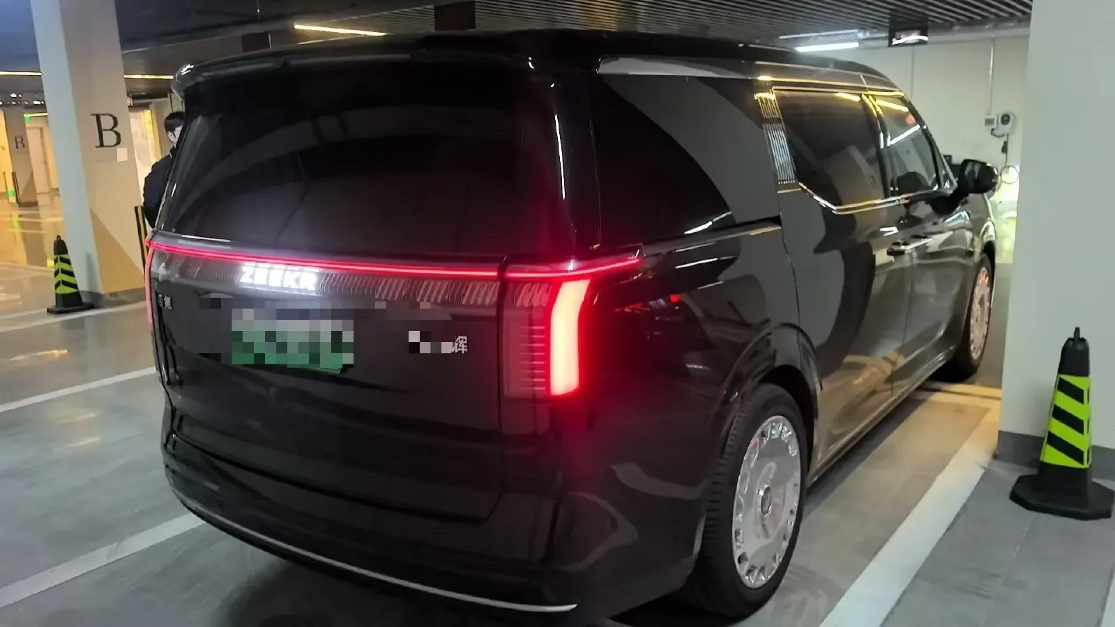 2024 Zeekr 009 BEV 108KWH,autocango,china used car exporter,china ev exporter,chinese used car exporter,chinese used ev exporter