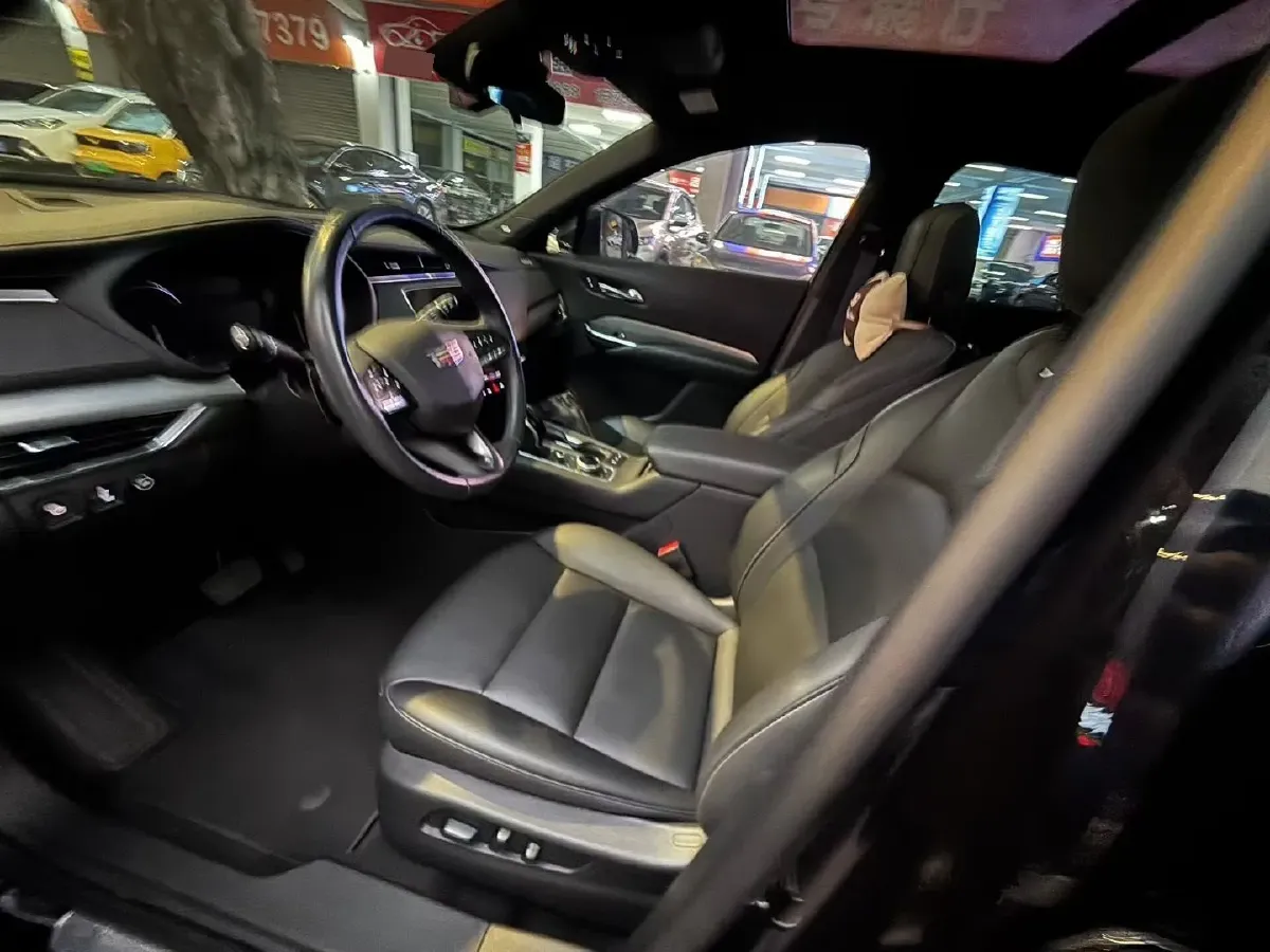 2022 Cadillac XT4 2.0T 237HP L4 9AT,autocango,china used car exporter,china ev exporter,chinese used car exporter,chinese used ev exporter