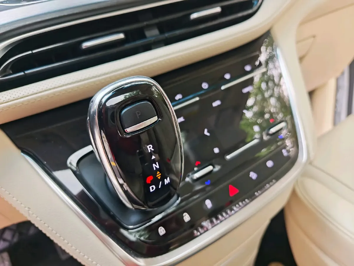 2023 Buick GL8 2.0T 237HP L4 9AT,autocango,china used car exporter,china ev exporter,chinese used car exporter,chinese used ev exporter