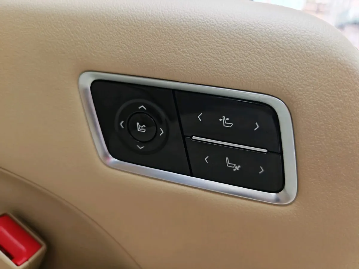 2023 Buick GL8 2.0T 237HP L4 9AT,autocango,china used car exporter,china ev exporter,chinese used car exporter,chinese used ev exporter